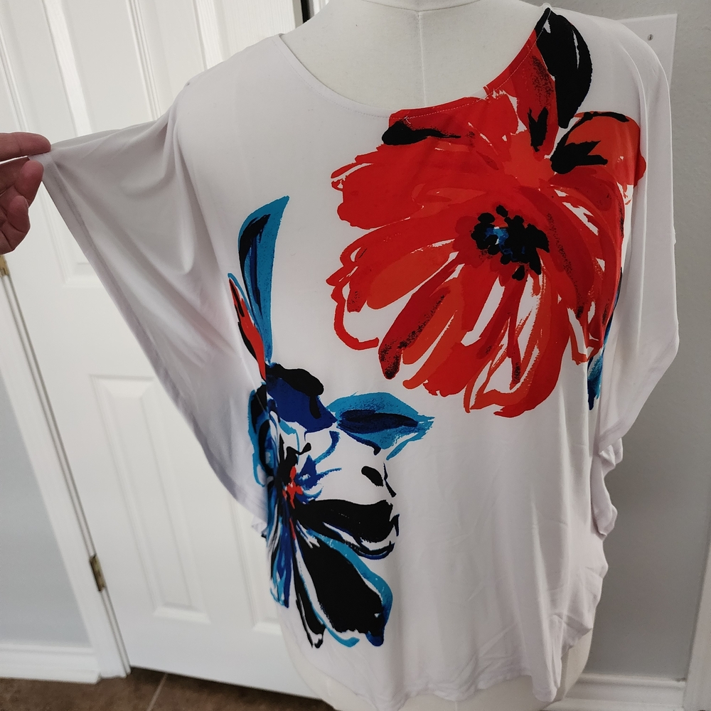 Women's White Floral Print Top with Red & Blue Accents - Picture 4 of 4